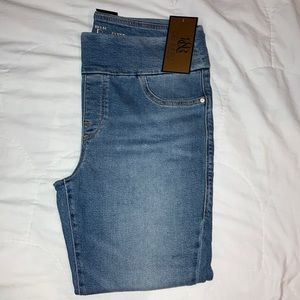 Rock & Republic Mid-rise Jeggings